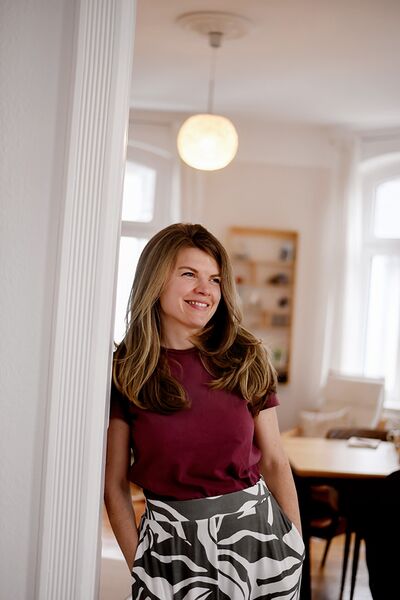 Entspanntes Businessportrait in entspannter Atmosphäre.