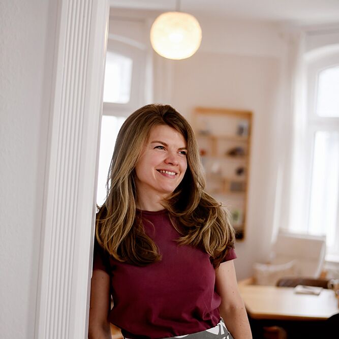 Entspanntes Businessportrait in entspannter Atmosphäre.